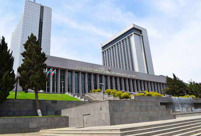 Deputatlar bu gün 15 məsələnin müzakirəsinə toplaşır