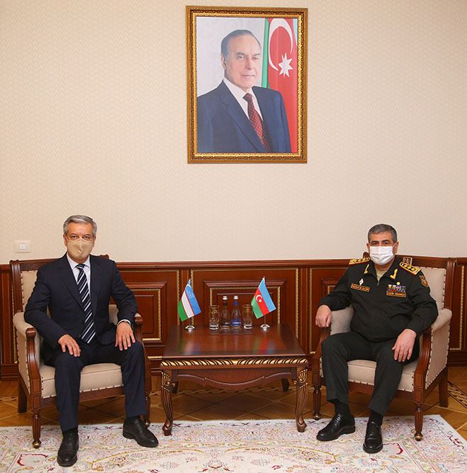 Azərbaycan ilə Özbəkistan arasında hərbi əməkdaşlıq məsələləri müzakirə edilib