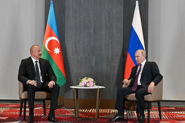 İlham Əliyev Astanada Vladimir Putinlə görüşdü