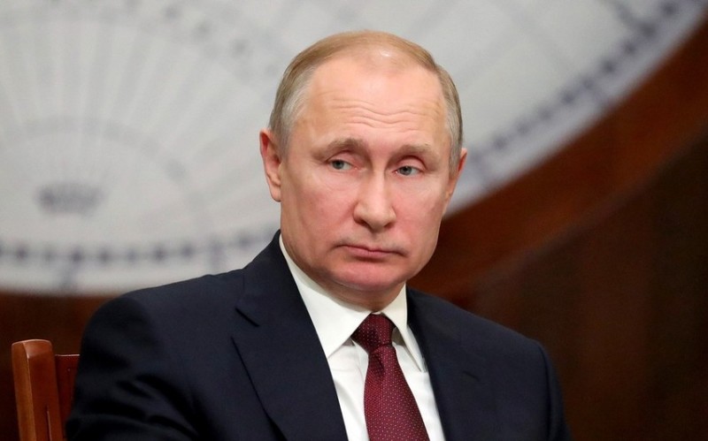 Vladimir Putin Emmanuel Makrona cavab verib
