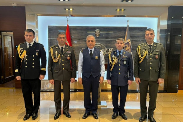 Ankarada Azərbaycanla Türkiyə arasında hərbi əməkdaşlıq məsələləri müzakirə olunub