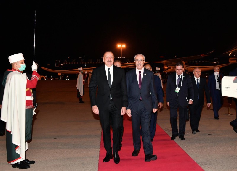 İlham Əliyev Əlcəzairə getdi