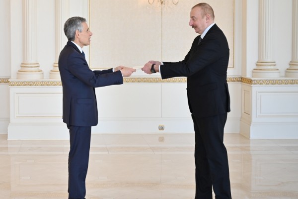 Prezident yeni səfirlərin etimadnaməsini qəbul edib -