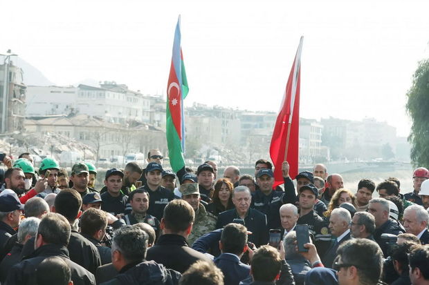 Ərdoğan və Bağçalı Hatayda azərbaycanlı xilasedicilərlə görüşdülər