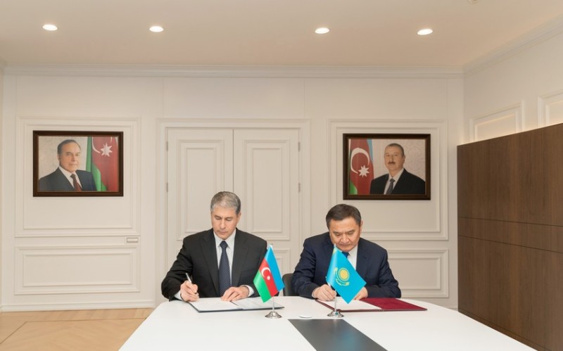 Vilayət Eyvazov qazaxıstanlı həmkarı ilə memorandum imzaladı