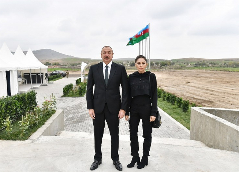 Prezident və birinci xanım Şuşa Otel-Konqres Mərkəzi Kompleksinin açılışında