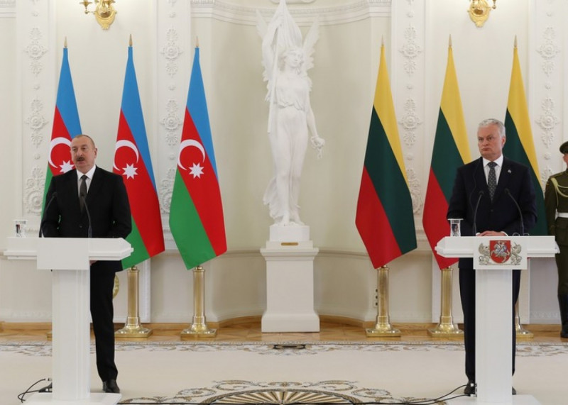 Prezidentlər mətbuata bəyanatlarla çıxış etdilər -