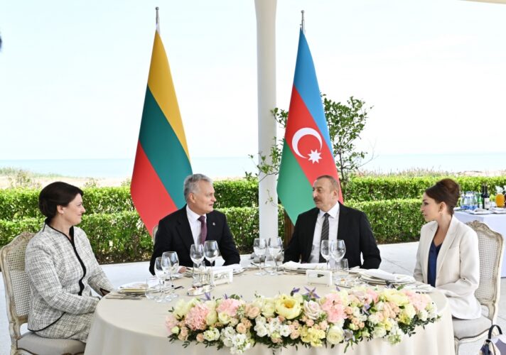 Vilnüsdə İlham Əliyev və Mehriban Əliyevanın şərəfinə rəsmi lanç verildi