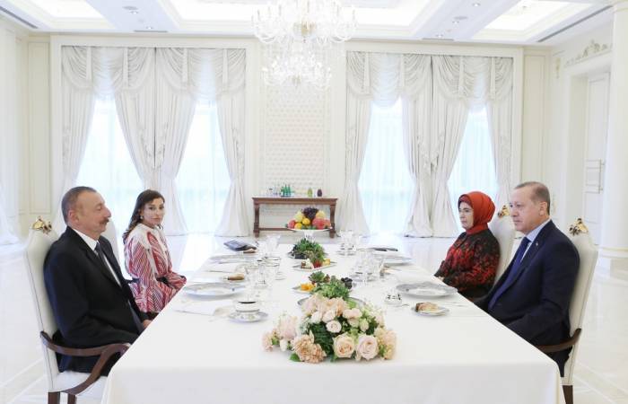 Azərbaycan və Türkiyə prezidentləri birgə işçi naharı etdilər
