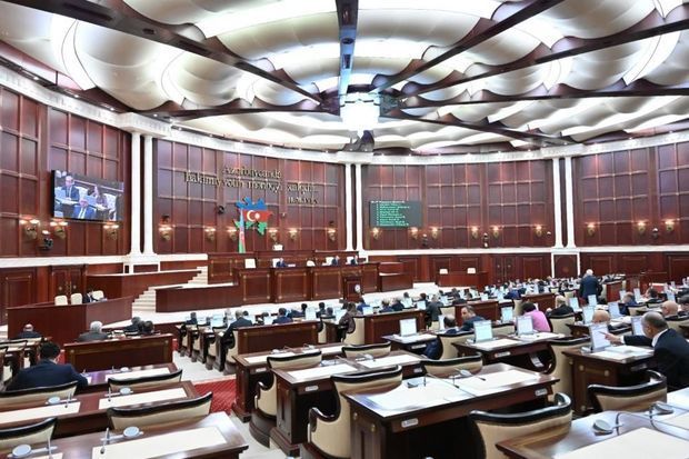 Milli Məclisin xüsusi iclası keçirilib, Heydər Əliyevin 100 illiyi ilə bağlı bəyanat qəbul olunub