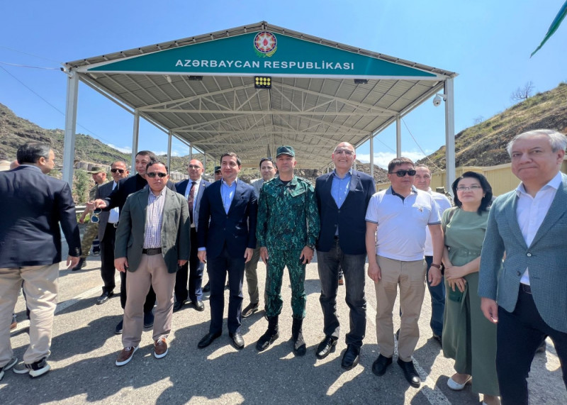 Hikmət Hacıyev və xarici diplomatlar Laçın dəhlizində