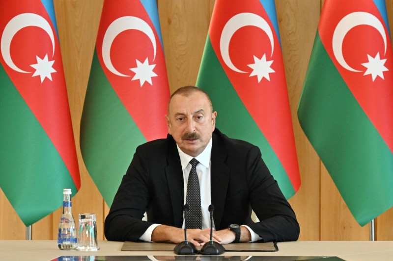 İlham Əliyev müşavirə keçirdi