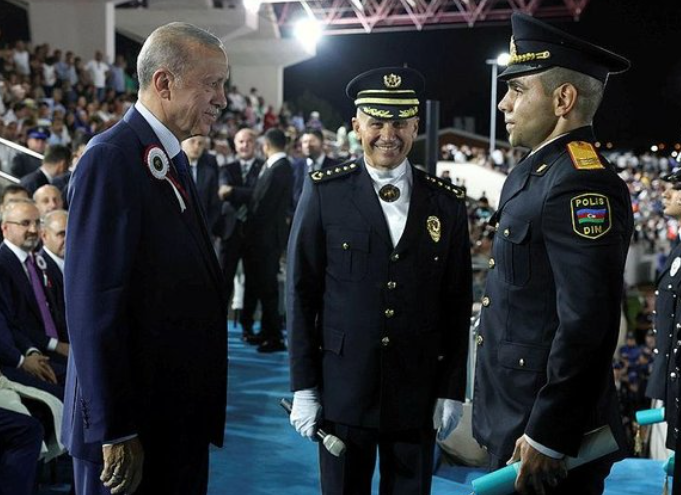 Ərdoğanla azərbaycanlı polis arasında maraqlı dialoq