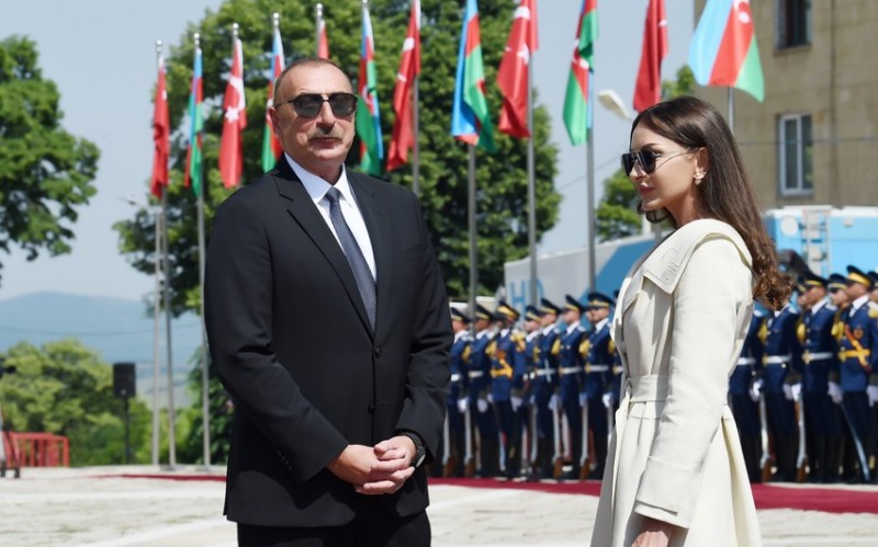 Milli Məclis Prezident və Birinci xanımı təbrik etdi