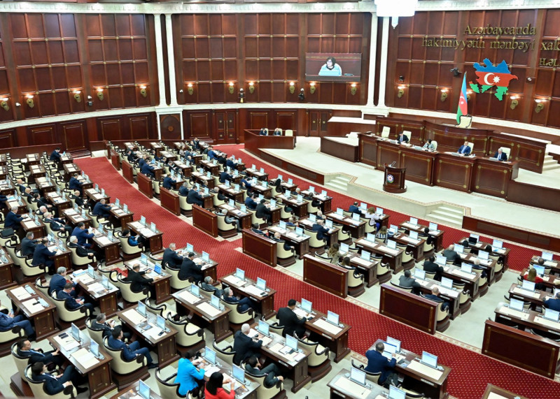 Azərbaycanda deputatlara yeni