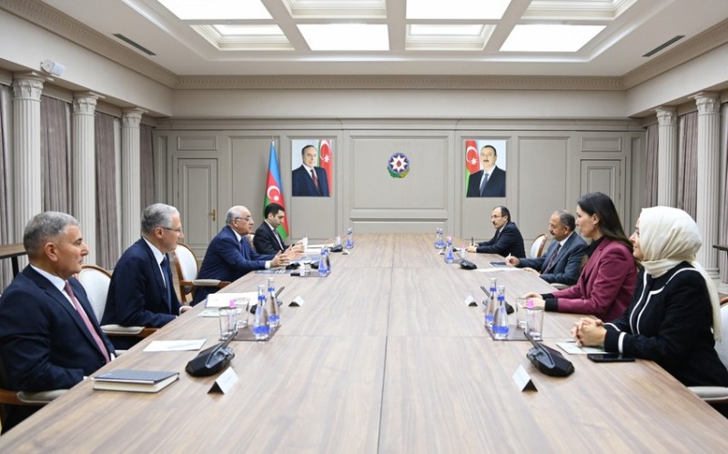 Əli Əsədov türkiyəli nazirlə görüşdü