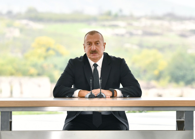 "Qarabağda yaşayan insanların iki seçimi var" -