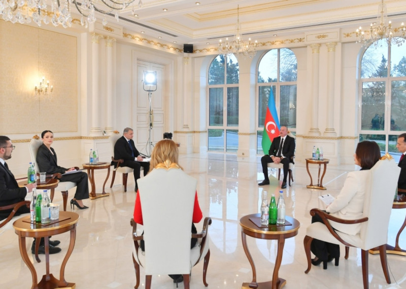 İlham Əliyev yerli kanallara müsahibə verdi