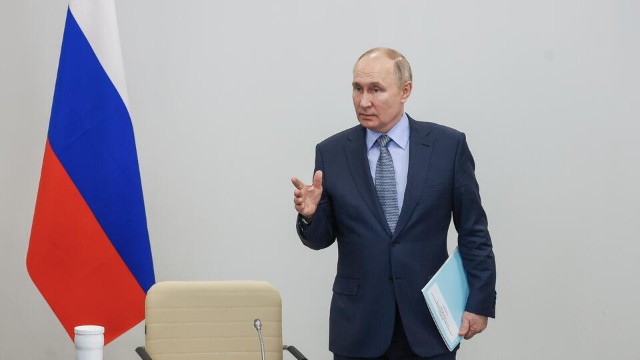 Putin prezident seçkilərində namizəd kimi qeydə alınıb