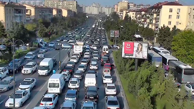 Bakı yeni həftəyə tıxacla başladı -