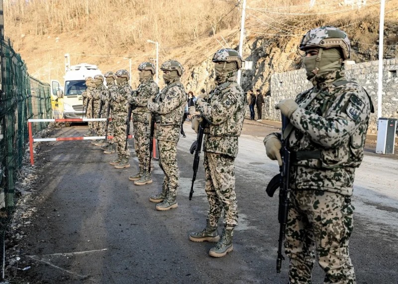 Daxili Qoşunların hərbçilərinin maaşları artırıldı