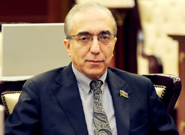 Deputat kartlardan pul oğurlanması məsələsindən danışdı