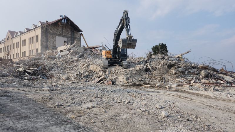 Xankəndi, Xocalı və Ağdərədə qanunsuz tikililər sökülür -