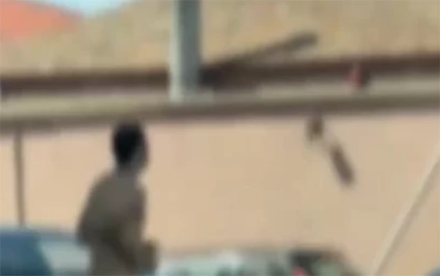Bakıda magistral yolda lüt gəzən gənc saxlanıldı