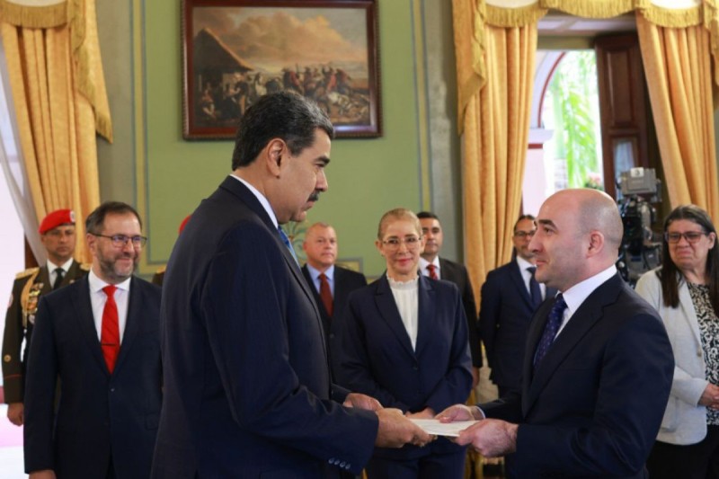 Azərbaycan səfiri etimadnaməsini Maduroya təqdim edib