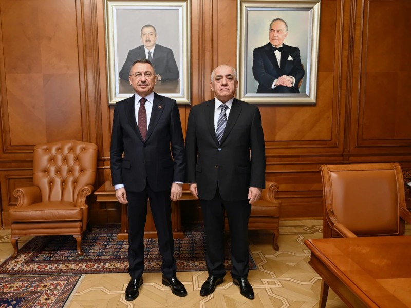 Əli Əsədov TBMM-in komitə sədri ilə görüşüb