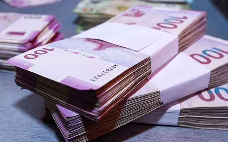 Vətəndaşlar banklara milyonlarla manat pul qoyublar -