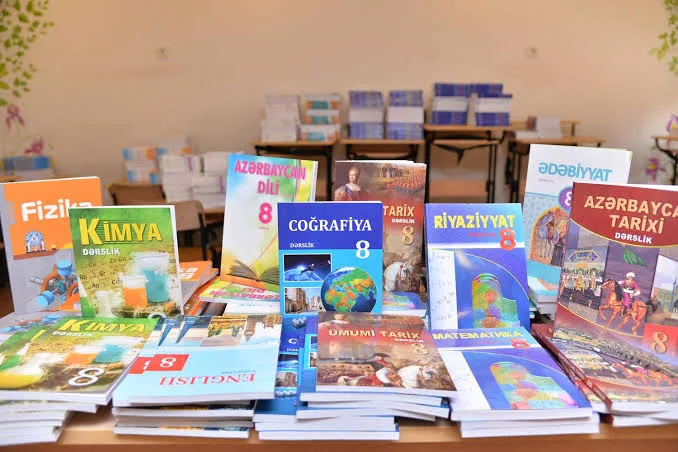Azərbaycandan Gürcüstana 22 mindən çox dərslik göndərilib