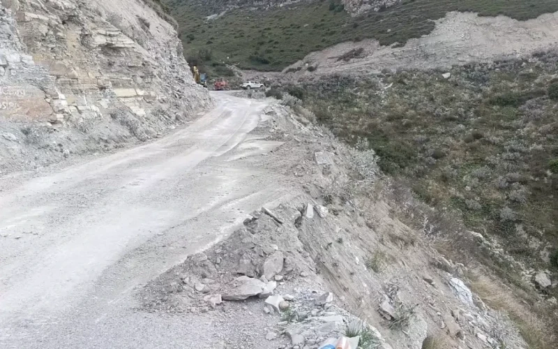 Xınalıq yolunda sürüşmə oldu -