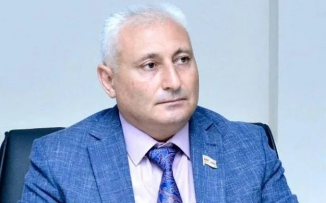 "Həmin ölkədə Azərbaycan dili saatları azaldılır" -